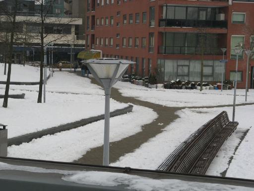 De Haeghe Groep maakt looppaden in de sneeuw