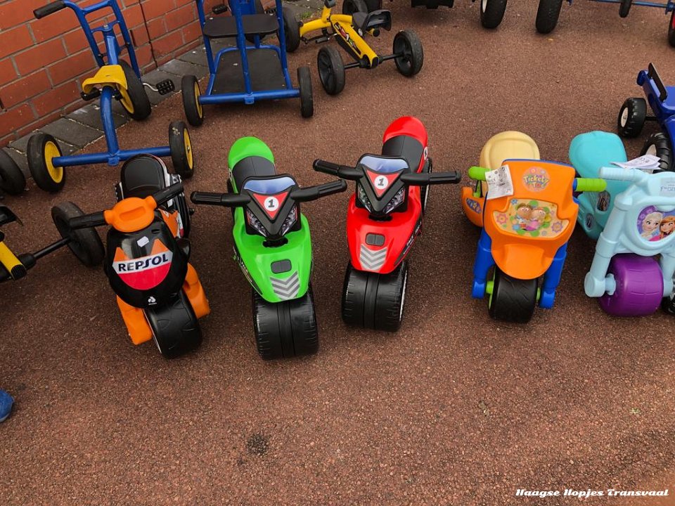 Nieuw speelgoed, spel- en reparatiematerialen