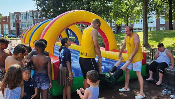 Creatieve activiteit en de buikschuifbaan