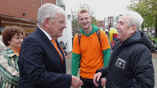 Wim Chow en burgemeester J. van Zanen